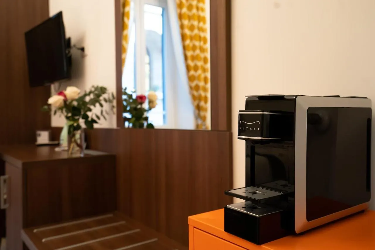 Archi Di Roma Guest House 3*,